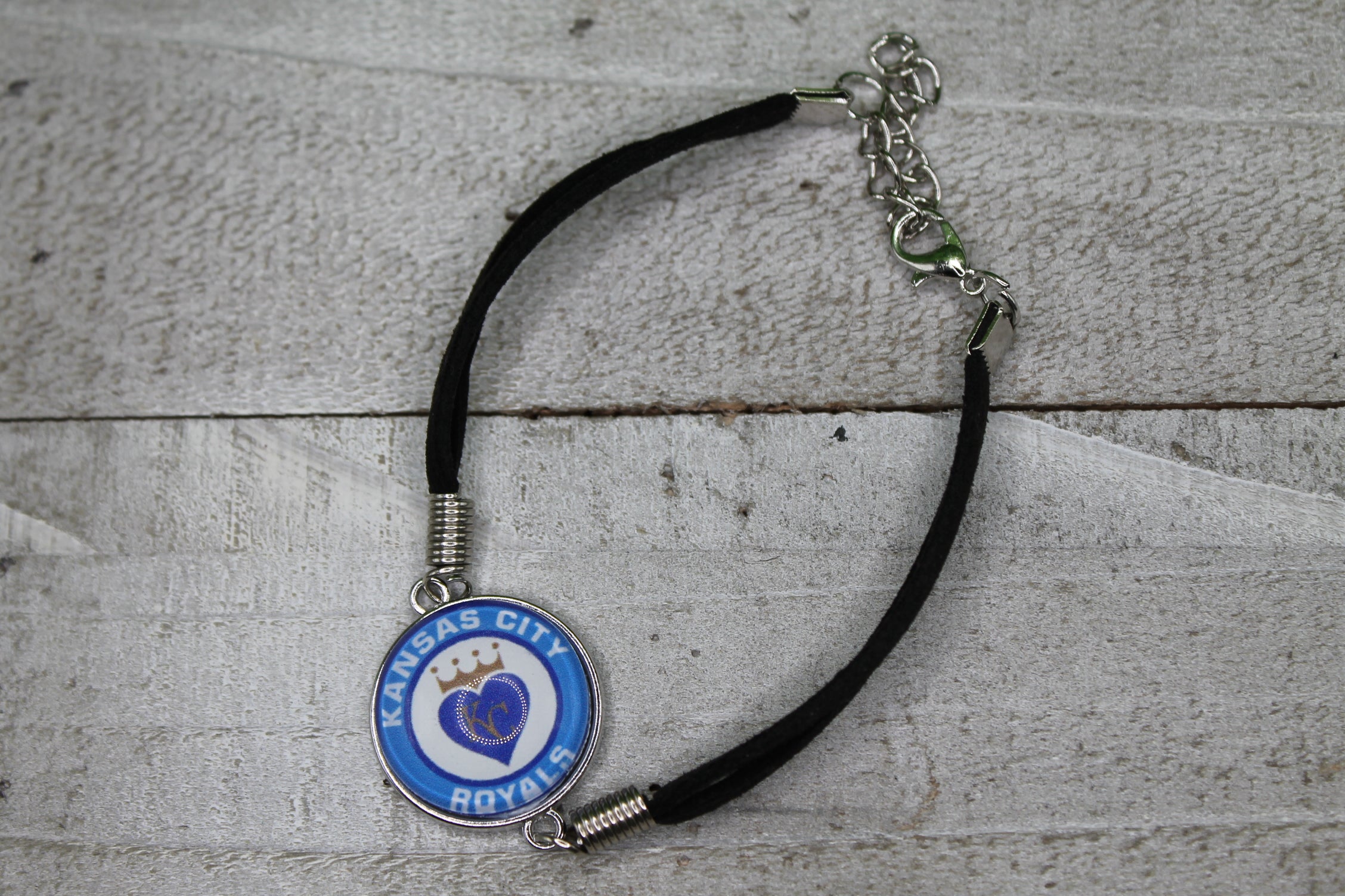 Baseball KC Royals Heart Circle Adjustable Clasp Leather Cord • Bracelet